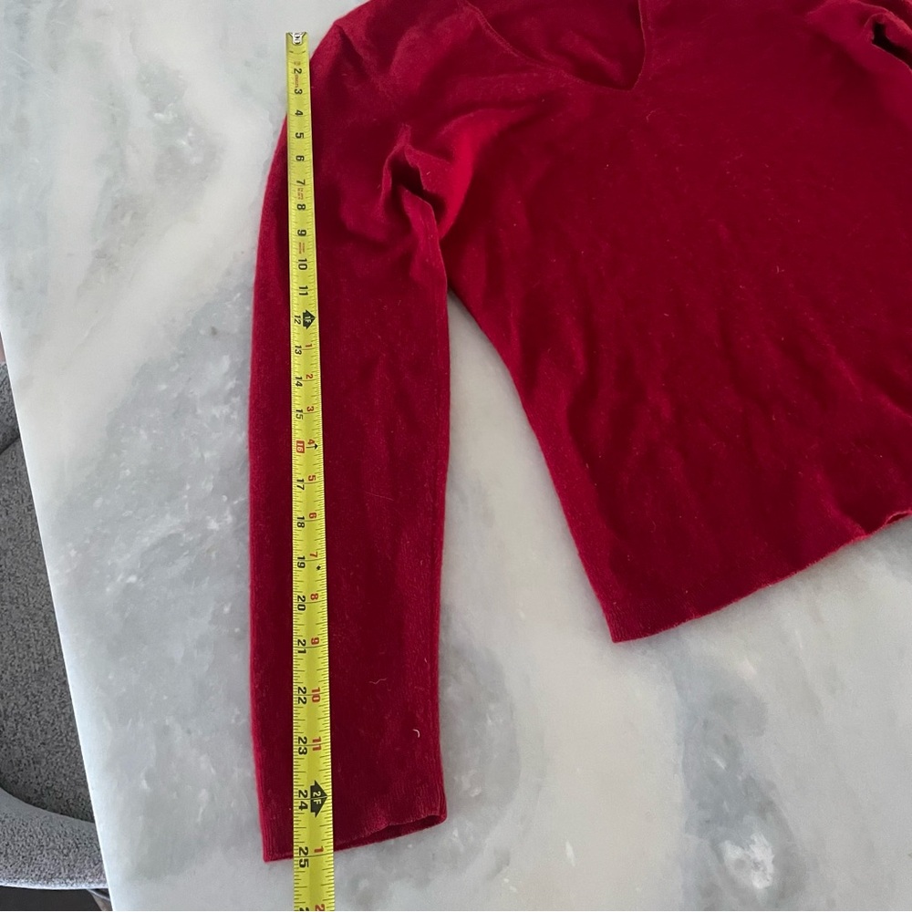 Ann Taylor Women’s M 100% Cashmere Red Long Sleeve V-Neck Winter Cozy Soft - Picture 6 of 7